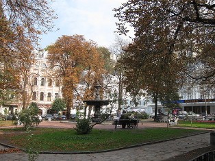 Площадь Ивана Франко возле одноименного театра