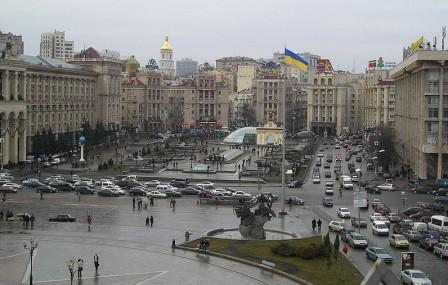 Панорамное фото улицы крещатик со стороны площади Независимости в Киеве