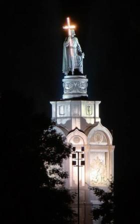 подсветка памятника владимира вечером