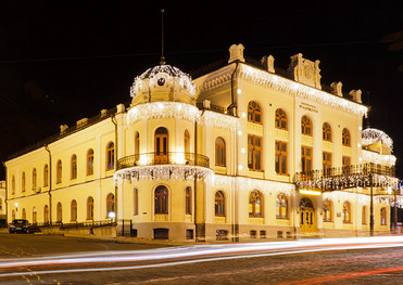 National Philharmonic na Ukraine: wasan kwaikwayo na gargajiya na gargajiya a cikin wani zauren da aka ginshiƙi tare da acoustics masu ban sha'awa