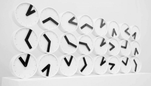 Uair ceart ann an raon ùine Kyiv agus Ucràin AIR-LOIDHNE